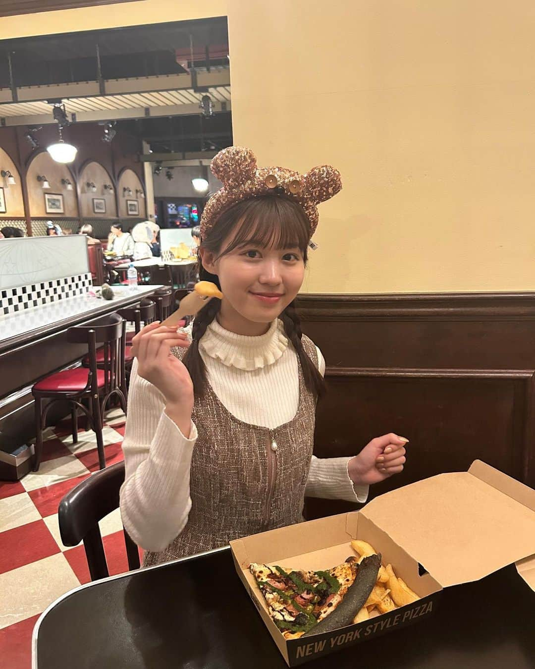 今井陽菜さんのインスタグラム写真 - (今井陽菜Instagram)「年パス勢のラストホラーナイトっ！ ハニクマチュロス、ついにGET⋆⸜🎪🐻‍⸝‍⋆ 日本人形zombieに会いたかったな〜🧟‍♀️ ・ ・ ・ #ハニクマ #チャッキー #ユニバ#ユニバーサルスタジオジャパン #ハロウィン #universalstudiojapan #usi #ホラーナイト」10月9日 21時49分 - haruna__imai