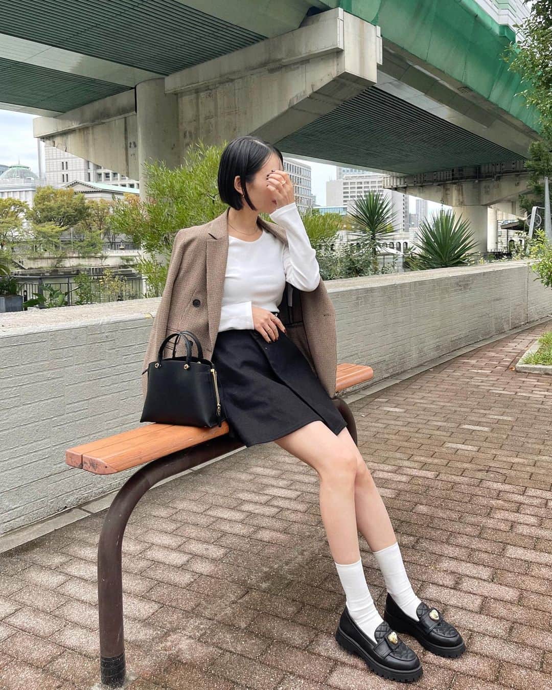 miheeのインスタグラム：「ootd ㅤ  @amely__official  @miiikunkun さん× @911erika さん コラボローファーが届いた🖤 ㅤ 履きやすく可愛い🥰 ㅤ 半額クーポン出てました🫶 　  #エミリー#amely#pr ㅤ」
