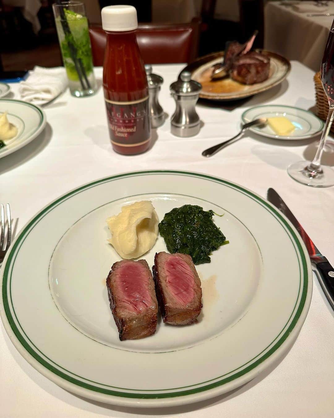 加藤早和子のインスタグラム：「.  🥩🥩🥩  アメリカでもお肉食べたけど どうしてもお肉が食べたかった日.  . . #時差投稿 #帰省したとき #東京 #ステーキ #食」