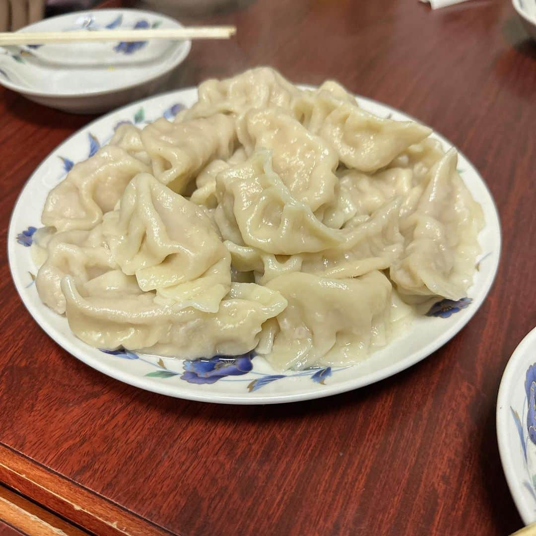 休日課長さんのインスタグラム写真 - (休日課長Instagram)「仕事後、久々の味味。味味の水餃子、好き。黄ニラの炒め物の写真撮り忘れたけど、やっぱ最高。 #町中華 #学芸大学 #水餃子 #ニララーメン」10月9日 21時52分 - kyujitsu_kacho