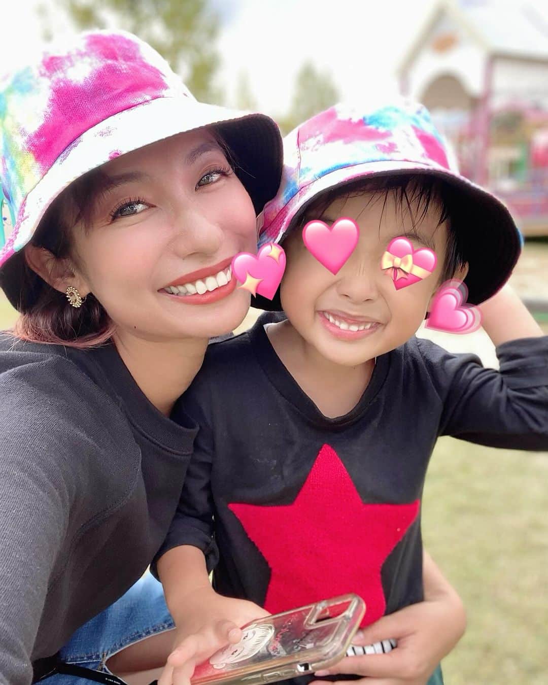 エマ中岡優姫さんのインスタグラム写真 - (エマ中岡優姫Instagram)「大好き😘❤ 明日からしばらく離れ離れ😭 寂しいけどママ頑張ります🥳 この三連休はまじで 引きこもりまくってたと思う🏠 #サニ坊とエママの日常  #男の子ママ」10月9日 21時55分 - emma__yun