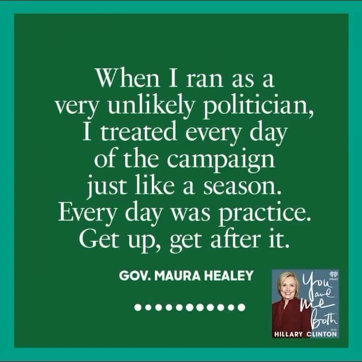ヒラリー・クリントンのインスタグラム：「You won’t want to miss tomorrow’s episode of You And Me Both. I spoke with two rising stars in the Democratic Party about breaking new ground to govern: Wes Moore, Maryland’s first Black governor, and Maura Healey, the first woman and openly gay person to serve as Massachusetts’ governor. Subscribe wherever you get your podcasts to hear the full conversations when they’re released tomorrow.」