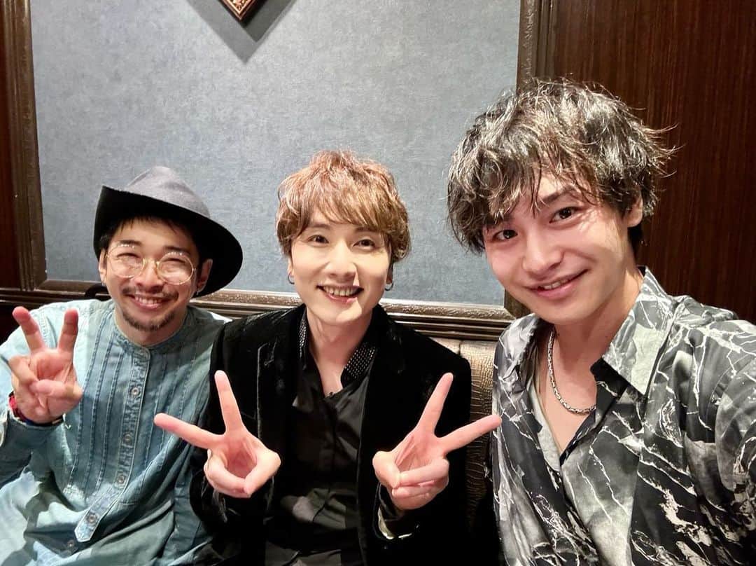 小澤亮太のインスタグラム：「圭くんのバースディイベント行ってきました🎂  改めて、圭くん後少しでおめでとう御座います🍾  来て頂いた方々も暖かく、きっと圭くんも幸せな会だったと思います👍  洋ちゃんにも久々会えたし、圭くんを好きでいる方々とイベント出来てまた新たに素敵な時間が過ごせました  カラオケで歌、時間とって失礼しました‼️😭笑  おめでとう🎊  #細貝圭 #村田洋二郎 #誕生日」
