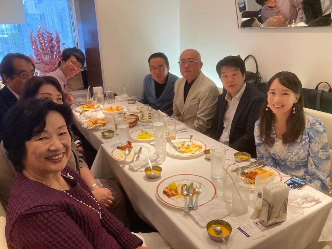 アグネス・チャンさんのインスタグラム写真 - (アグネス・チャンInstagram)「今日は仲間とインドカレーを食べましたよ。久しぶりにみんなと会って、とっても嬉しかったです。もっとこのような機会を作りたいですね。」10月9日 22時02分 - agneschan1