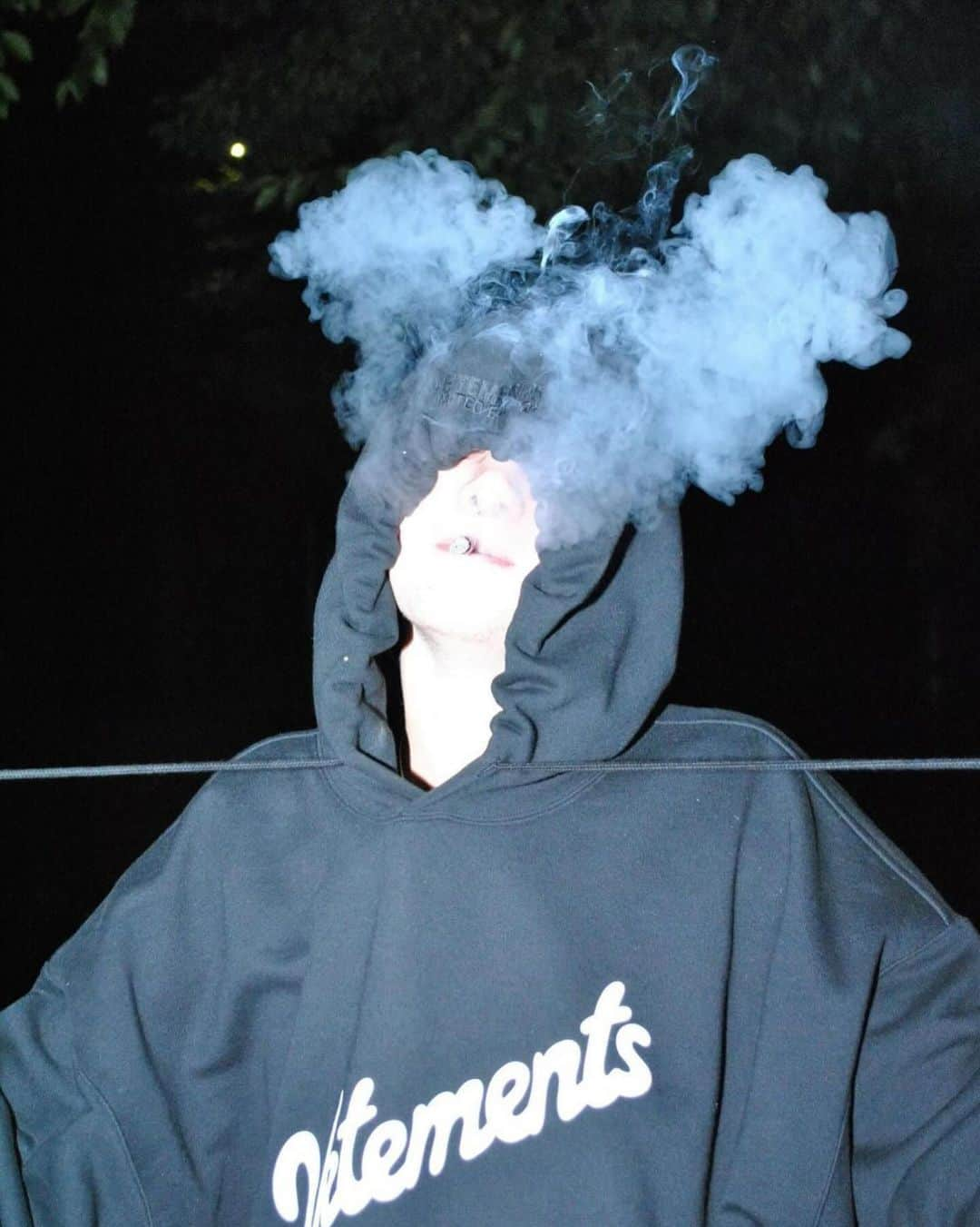 ヴェトモンのインスタグラム：「VETEMENTS.COM  PHOTO: @_username26632」