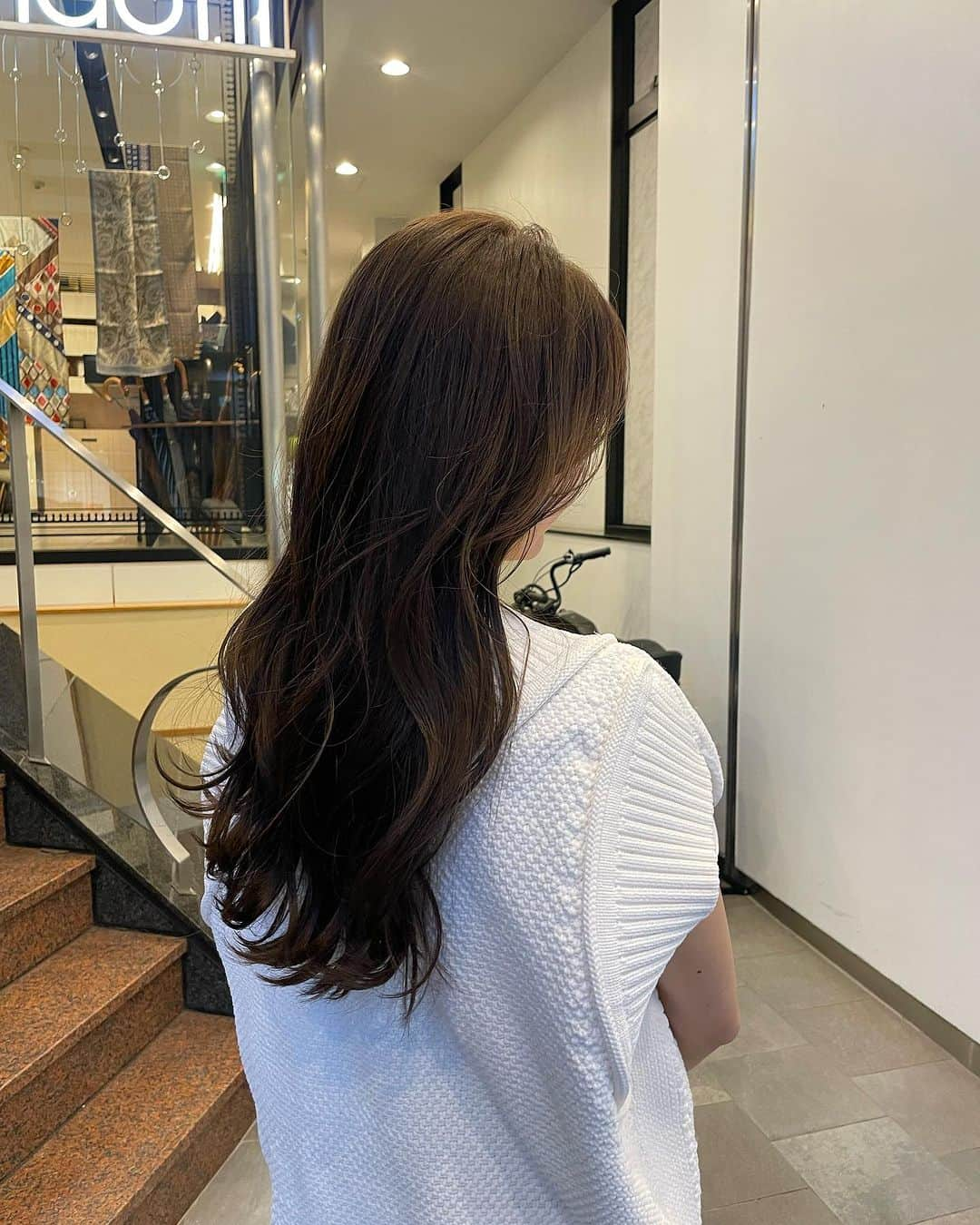 Aoiさんのインスタグラム写真 - (AoiInstagram)「すがカラー　@ysk_hair  もう10年の仲と言われて鳥肌🦜  いつもありがとう🫰  #トップス#キャミソール#パンツコーデ#韓国ファッション #夏コーデ#骨格ナチュラル #平均身長コーデ#パンツコーデ#tシャツコーデ #fashion#ootd#cordinate#大人カジュアル#ヘアカラー#ヘアスタイル」10月9日 22時05分 - aoioa