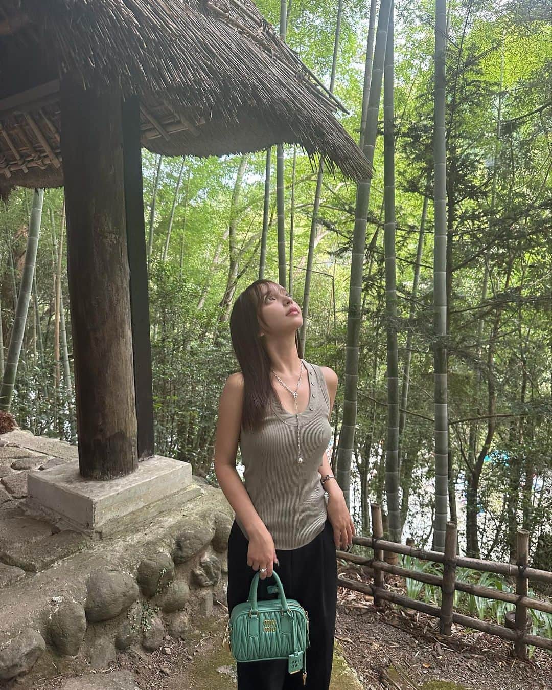 平尾優美花（ゆみちぃ）さんのインスタグラム写真 - (平尾優美花（ゆみちぃ）Instagram)「季節感のない投稿ですみません🌳 写真を溜めずに投稿していくことを今季はがんばります  ここ、すっごい良かった〜 とにかく癒された自然パワースポット🍉🐈  タンクトップとネックレスお気に入りなの⚪️ @todayful_   この夏でお蕎麦にハマりました🥢 #あきる野市#あきる野#todayful」10月9日 22時18分 - hirao_yumika