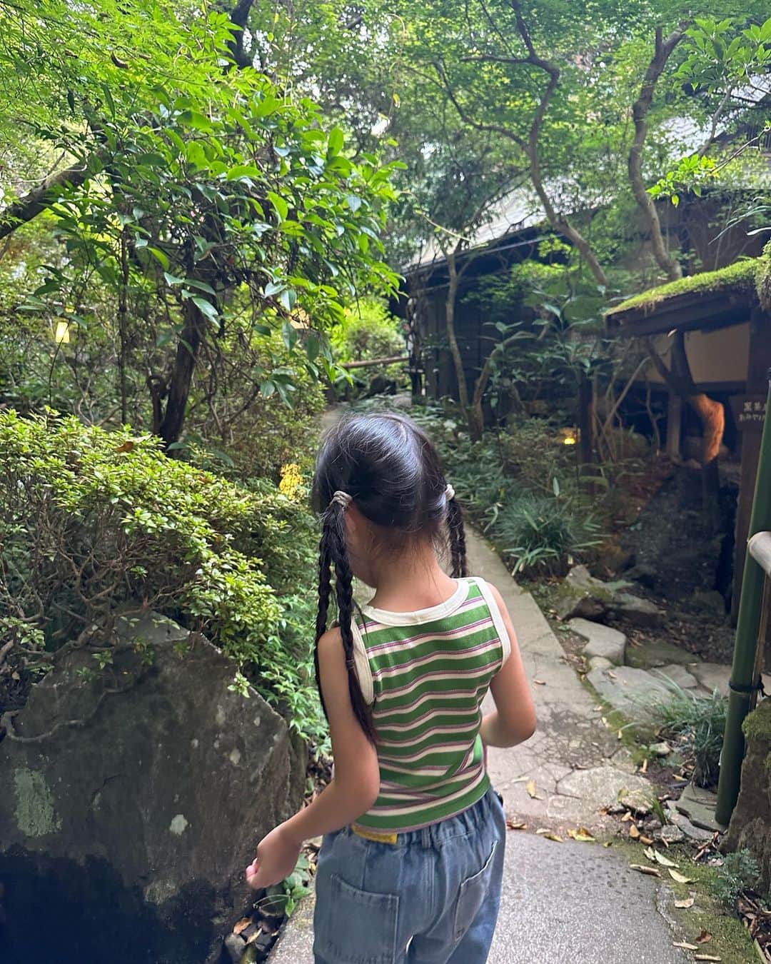 平尾優美花（ゆみちぃ）さんのインスタグラム写真 - (平尾優美花（ゆみちぃ）Instagram)「季節感のない投稿ですみません🌳 写真を溜めずに投稿していくことを今季はがんばります  ここ、すっごい良かった〜 とにかく癒された自然パワースポット🍉🐈  タンクトップとネックレスお気に入りなの⚪️ @todayful_   この夏でお蕎麦にハマりました🥢 #あきる野市#あきる野#todayful」10月9日 22時18分 - hirao_yumika