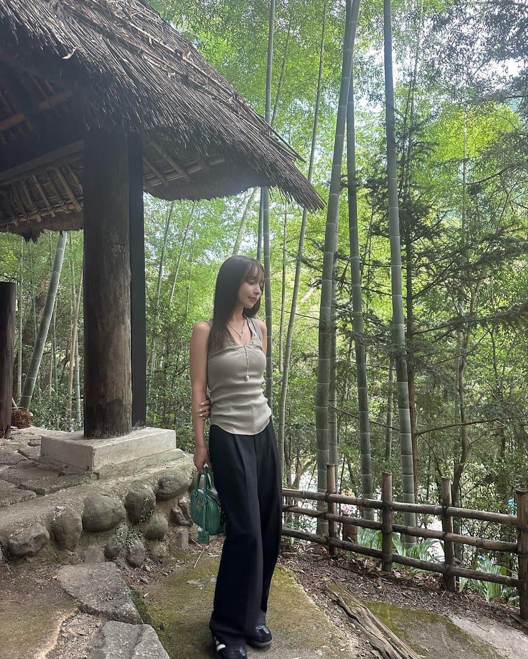 平尾優美花（ゆみちぃ）さんのインスタグラム写真 - (平尾優美花（ゆみちぃ）Instagram)「季節感のない投稿ですみません🌳 写真を溜めずに投稿していくことを今季はがんばります  ここ、すっごい良かった〜 とにかく癒された自然パワースポット🍉🐈  タンクトップとネックレスお気に入りなの⚪️ @todayful_   この夏でお蕎麦にハマりました🥢 #あきる野市#あきる野#todayful」10月9日 22時18分 - hirao_yumika