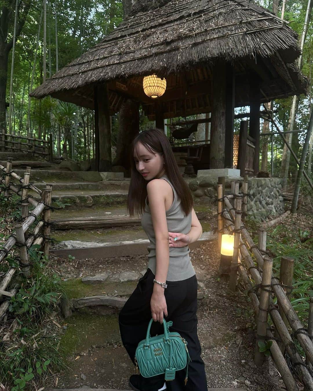平尾優美花（ゆみちぃ）さんのインスタグラム写真 - (平尾優美花（ゆみちぃ）Instagram)「季節感のない投稿ですみません🌳 写真を溜めずに投稿していくことを今季はがんばります  ここ、すっごい良かった〜 とにかく癒された自然パワースポット🍉🐈  タンクトップとネックレスお気に入りなの⚪️ @todayful_   この夏でお蕎麦にハマりました🥢 #あきる野市#あきる野#todayful」10月9日 22時18分 - hirao_yumika