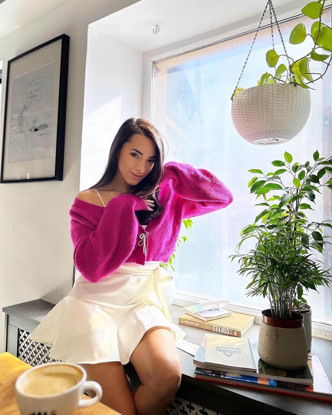 ラリサ・ヨルダケのインスタグラム：「you are my coffee break🤍」
