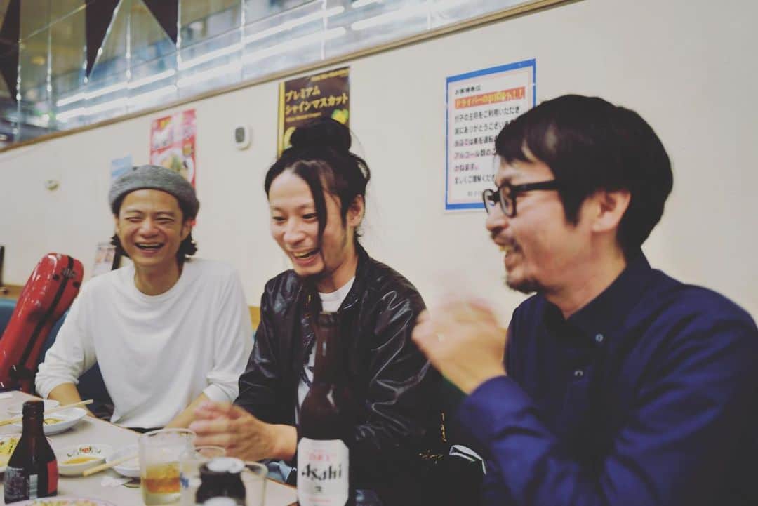 奇妙礼太郎さんのインスタグラム写真 - (奇妙礼太郎Instagram)「162  「いばらのマーチ」  子どもらが梨をめちゃめちゃ喜び爆発させて頬張っていた  終わってから王将でひとしきり笑った  #いばらのマーチ  @xunicox  @naoecho  @kaminumayutaro  @kimko_40  @bebechio_hayase  @tairama  @reitaro_strange  @matsuikun_0328  @fugacitytown #イバラキシ #イバラキケン #どっちもキ」10月9日 22時37分 - reitaro_strange