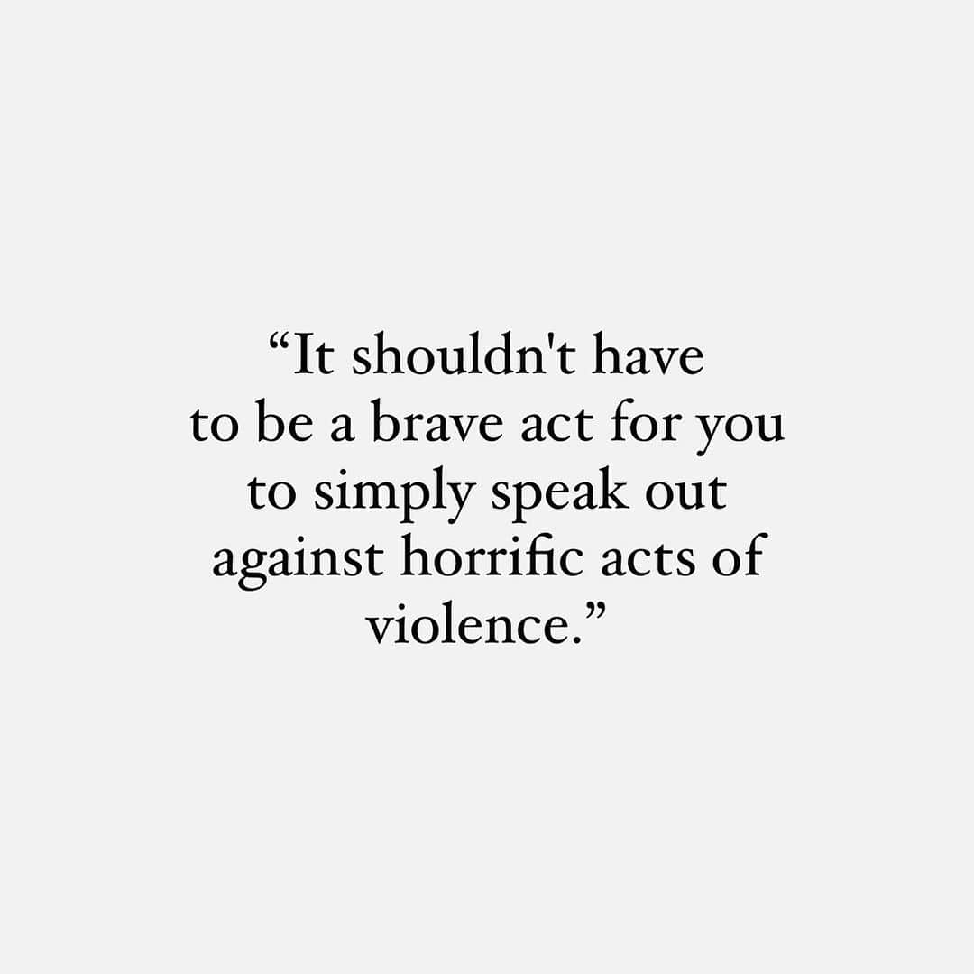 のインスタグラム：「“It shouldn't have to be a brave act for you to simply speak out against horrific acts of violence.” That is the quote that gave me some clarity this morning. I’ve been struggling with what to write about what is happening in Israel. I have written and rewritten so many things that I’m not even sure what makes sense anymore. But I do know this. Over the last 48 hours, we have all watched footage of innocent civilian women, children and senior citizens being killed, kidnapped and paraded around by Hamas. There is no justification for these brutal acts. 260 innocent people were killed at a concert for peace. Can you imagine that happening here and people justifying it by pointing to policies they don’t like from the US government? You can be critical of Israel’s treatment of the Palestinians and also condemn the actions of Hamas. Again, these are innocent women, children and elderly, many taken from their homes, brutally attacked and if not killed, currently being held hostage. The footage is out there because Hamas wants you to see what they’ve done.   I’m not going to pressure anyone to post publicly, but please reach out to your Jewish friends and see if they are okay. I thank everyone who DMed with me privately and knew this was weighing on me even though it took me some time to gather my thoughts.   I want to add that I don't equate Hamas with the Palestinian people just like I don't equate the Israeli people with the Israeli government. I wish for all people to be free and treated humanely. I pray for peace and I believe the majority of us, whatever our religion, race, or ethnicity, pray for that as well.」