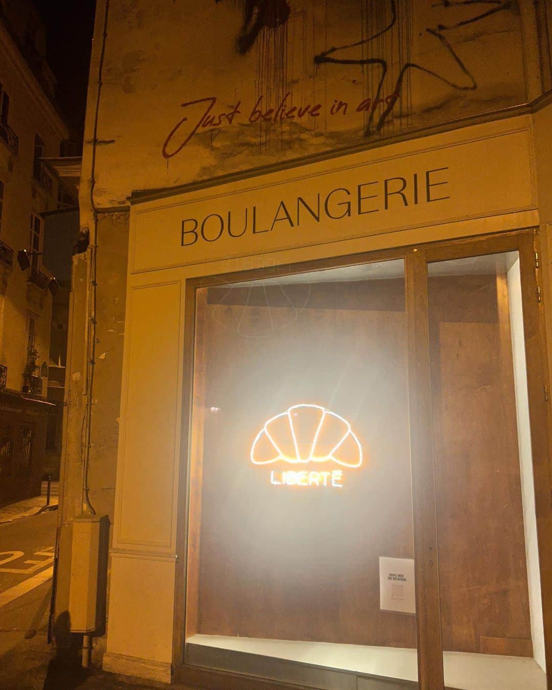 サクラ・キルシュさんのインスタグラム写真 - (サクラ・キルシュInstagram)「cutest boulangerie ever 🥐  かわいいパン屋！ . . #paris #parisfrance #ootd #ootdfashion #ootdinspiration #pari #boulangerie #france #halfgerman #halfjapanese #travel」10月9日 22時41分 - sakura_kirsch