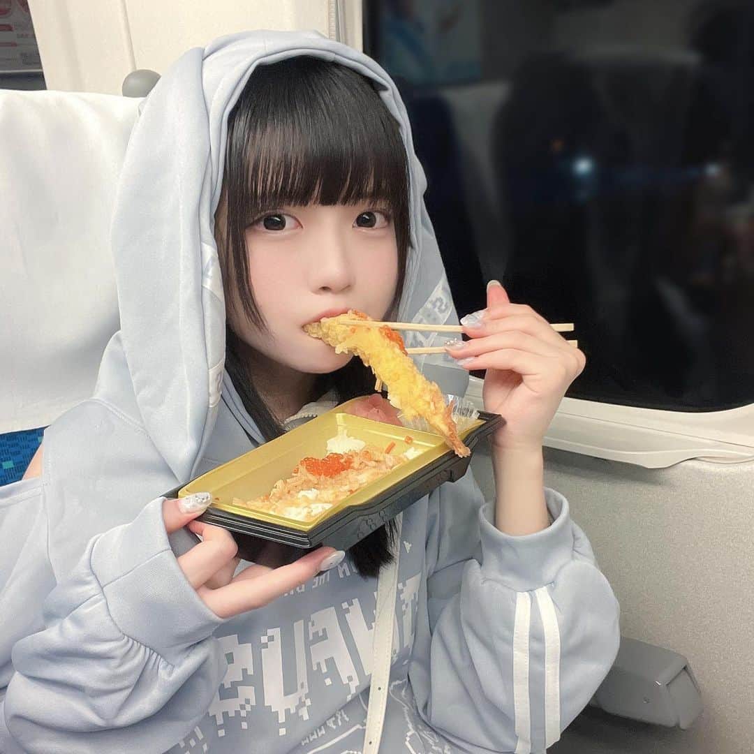 のインスタグラム：「また....たべている.... LOVE 天丼🍤🍤」