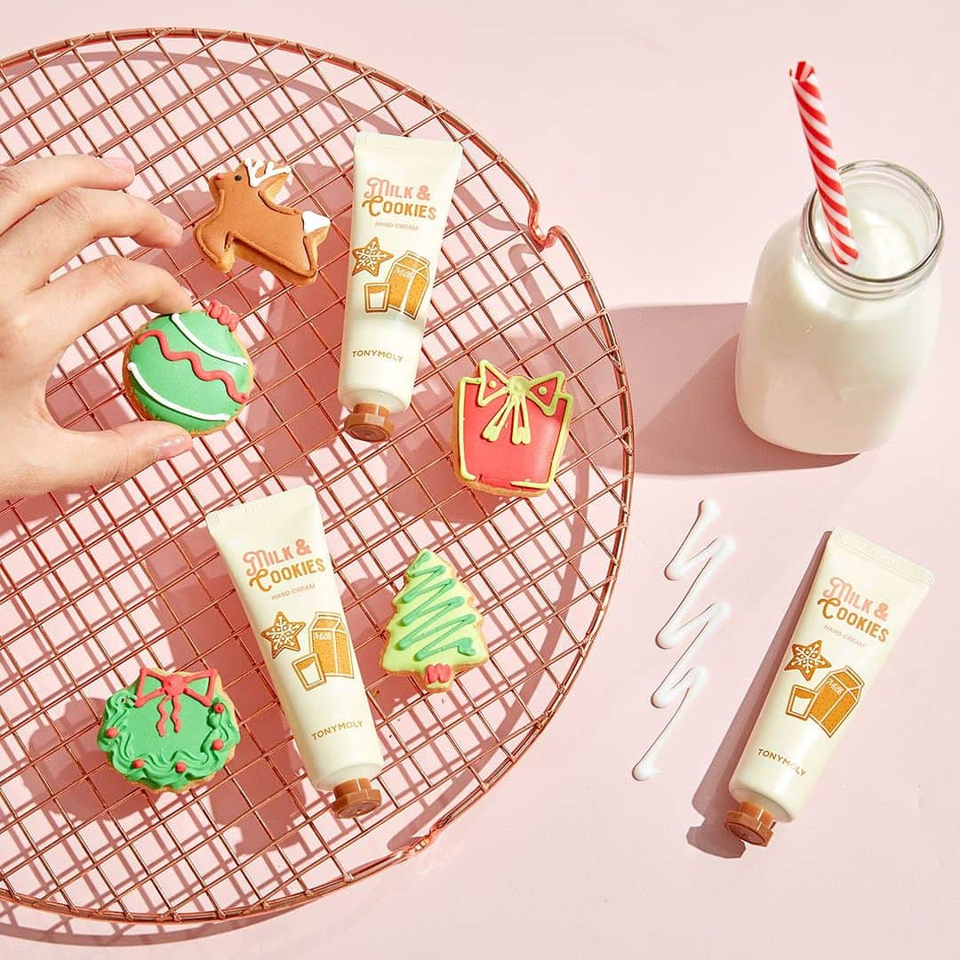 TONYMOLY USA Officialさんのインスタグラム写真 - (TONYMOLY USA OfficialInstagram)「Our sweet dessert hand creams come in 4 seasonal flavors! Which ones your favorite? 🍎☕️🥛🍪🎃 #xoxoTM #TONYMOLYnMe」10月9日 22時47分 - tonymoly.us_official