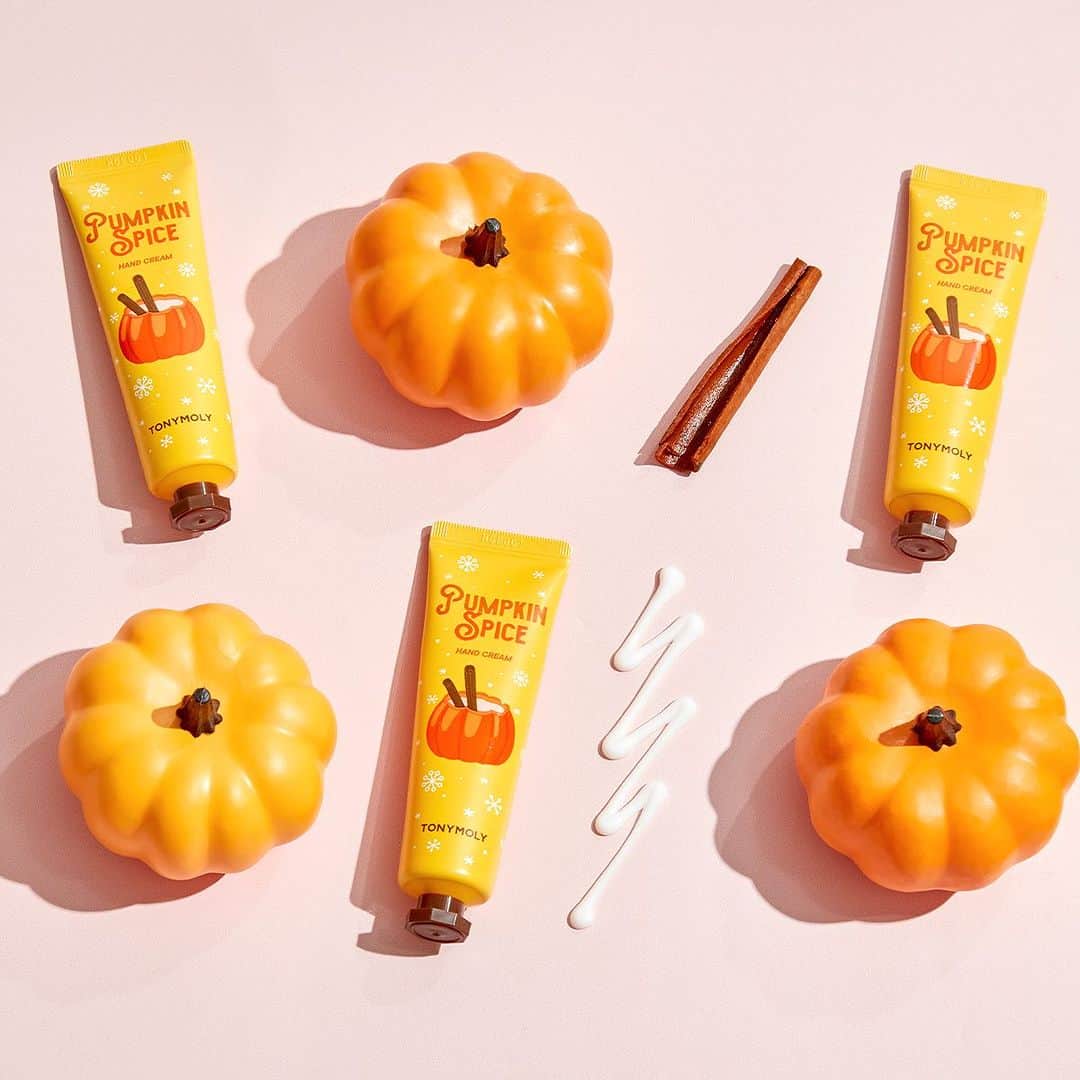 TONYMOLY USA Officialさんのインスタグラム写真 - (TONYMOLY USA OfficialInstagram)「Our sweet dessert hand creams come in 4 seasonal flavors! Which ones your favorite? 🍎☕️🥛🍪🎃 #xoxoTM #TONYMOLYnMe」10月9日 22時47分 - tonymoly.us_official