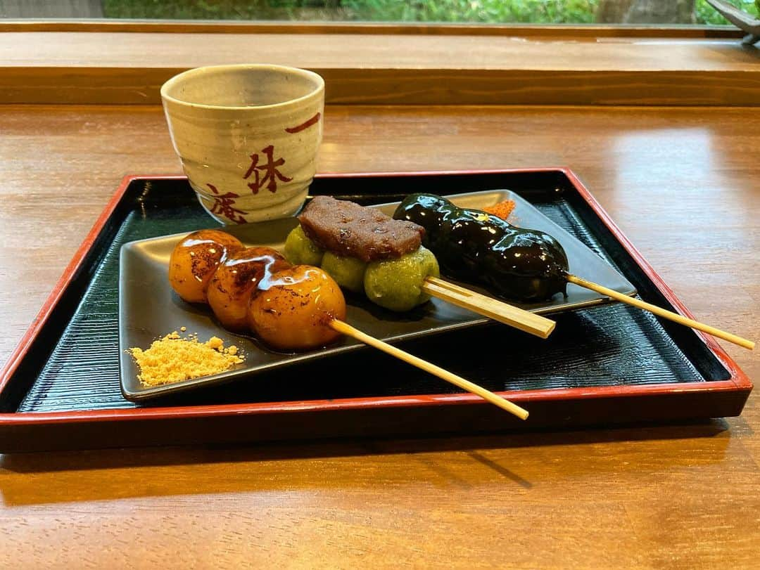 畑中葉子さんのインスタグラム写真 - (畑中葉子Instagram)「八坂神社・祇園・京都 一休庵・円山公園・祇園 団子三姉妹・一休庵・円山公園  #八坂神社  #円山公園  #一休庵  #団子三姉妹  #祇園  #カフェ  #スイーツ  #団子  #cafe  #sweet  #京都  #畑中葉子」10月9日 22時48分 - hatanaka_yoko