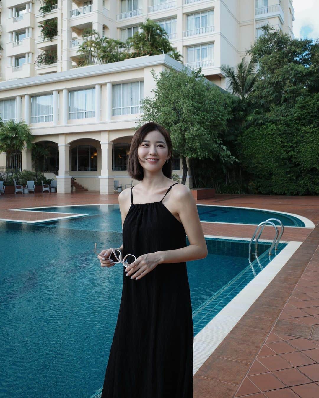 リャン・イーチェン（梁以辰）さんのインスタグラム写真 - (リャン・イーチェン（梁以辰）Instagram)「以工作之名又渡了個假🥂🏖️  因緣際會第一次來到柬埔寨金邊， 剛剛好的氣溫， 寬敞乾淨的酒店和房間， 可以肆意暢快游泳的戶外大泳池， 周到的服務、精緻的餐點。  到不同的地方感受不一樣的文化氣息， 謝謝美好的十月！  #金邊索菲特佛基拉酒店 #cambodia  （Sofitel Phnom Penh Phokeethra）」10月9日 22時49分 - yi_chan_liang