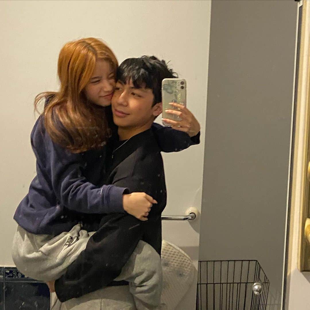 かたまりこりこさんのインスタグラム写真 - (かたまりこりこInstagram)「9ヶ月たった今もぶらぶら😉🤍」10月9日 22時52分 - rico.s.313