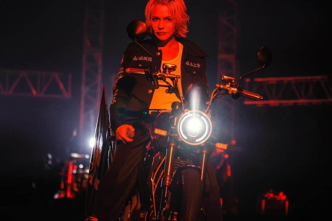 Hydeのインスタグラム：「Everyone was great together  It was so much fun♪ Next up is Kagoshima!  #HYDE #氣志團 #ゴールデンボンバー #湘南乃風 #ももいろクローバーZ #超とき宣 #OneNightFestival #天挑五歌仙大演會 #氣志團のやつ #ワンナイフェス  #ONF」