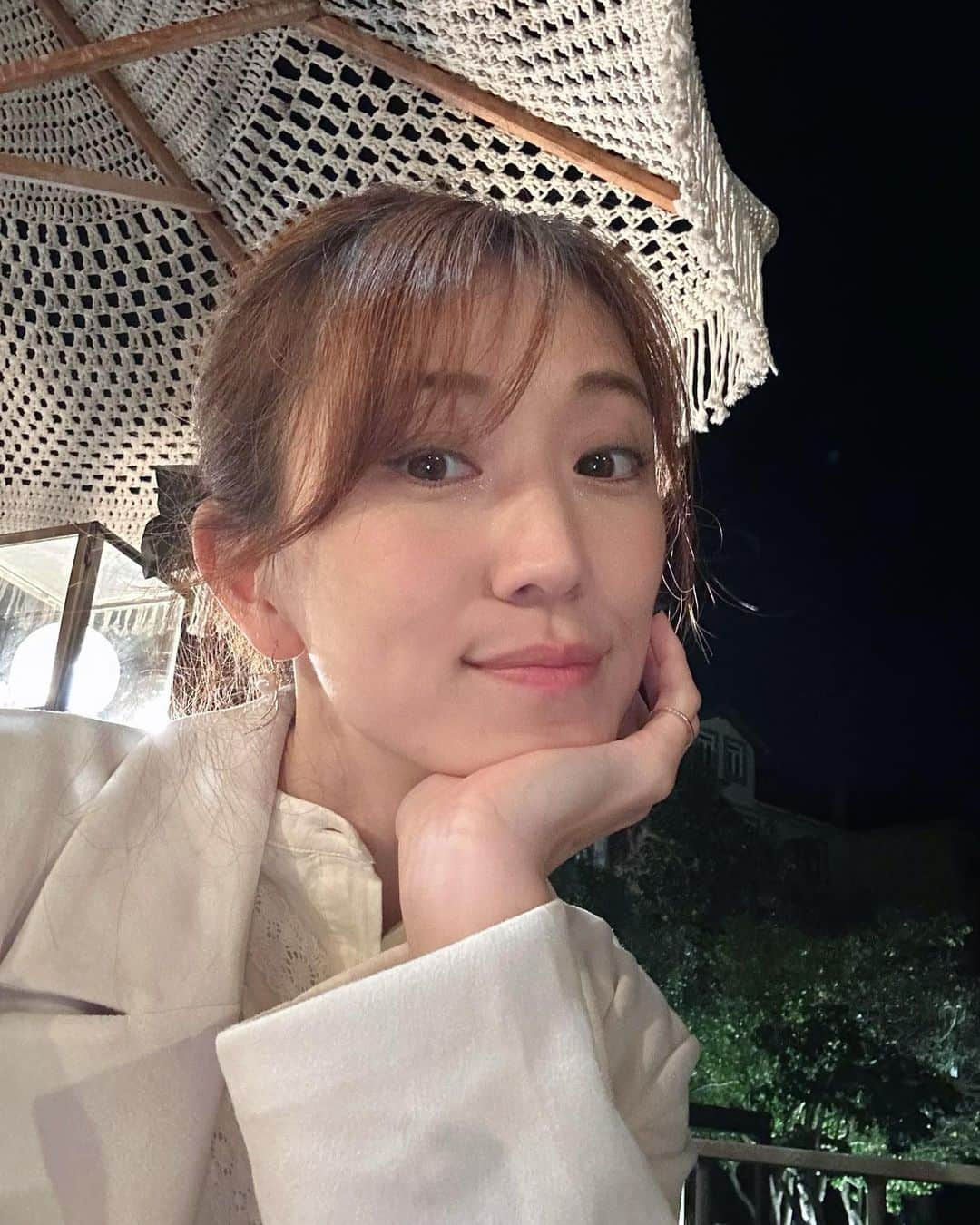 近藤しづかのインスタグラム：「Grateful for another birthday and looking forward to all the adventures to come :)  10月10日 体育の日と呼ばれた日に誕生日を迎えます🤍  ボーとしてたら 皆とはぐれてしまった ポルトガルのポルト(笑) これは再会できて ホッとしてる表情...♡  どんどん暗くなるし 夕陽どころじゃなかったけど 早歩きで横目でみた美しい景色(2枚目)  今日も仕事から帰ったら お家の鍵が見当たらない🥲➰  これからは、もう少し しっかりしたい😤  こんなわたしですが 毎日楽しく過ごせるのは いつもみなさんのおかげです！ ありがとうございます  これからもよろしくネ🌈✨  #10月10日  #てんびん座  #b型  #体育の日  #お誕生日」