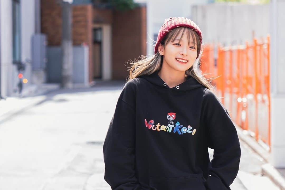 宇井優良梨さんのインスタグラム写真 - (宇井優良梨Instagram)「⁡ NFTキャラクターブランド "MetaKozo" モデルを務めさせて頂きました🙇🏻‍♀️🤍 ⁡ 秋冬めちゃくちゃにかわいいです、、、、 今年の冬はこのパーカーたちのヘビロテが決定しました。笑 こうしてまたモデルを務めさせて頂けて嬉しいです🥺 ありがとうございます！！ ⁡ 秋冬アパレルが本日21:00よりECサイトにて販売開始されました🍂 是非CHECKよろしくお願いします👩🏻‍💻🤍 おそろいしたいなあ😽 ⁡ @metakozodao  #metakozo #GENIC #宇井優良梨 キャプションを入力…」10月9日 23時04分 - yurari722