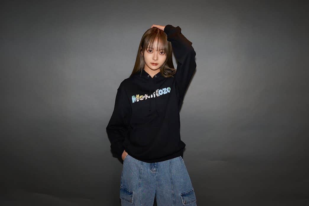 宇井優良梨さんのインスタグラム写真 - (宇井優良梨Instagram)「⁡ NFTキャラクターブランド "MetaKozo" モデルを務めさせて頂きました🙇🏻‍♀️🤍 ⁡ 秋冬めちゃくちゃにかわいいです、、、、 今年の冬はこのパーカーたちのヘビロテが決定しました。笑 こうしてまたモデルを務めさせて頂けて嬉しいです🥺 ありがとうございます！！ ⁡ 秋冬アパレルが本日21:00よりECサイトにて販売開始されました🍂 是非CHECKよろしくお願いします👩🏻‍💻🤍 おそろいしたいなあ😽 ⁡ @metakozodao  #metakozo #GENIC #宇井優良梨 キャプションを入力…」10月9日 23時04分 - yurari722