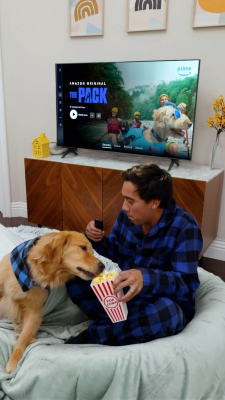 ザック・キングのインスタグラム：「Movie night went from mid to ✨magical✨ #PrimeBigDealDays @amazonprime #ad」