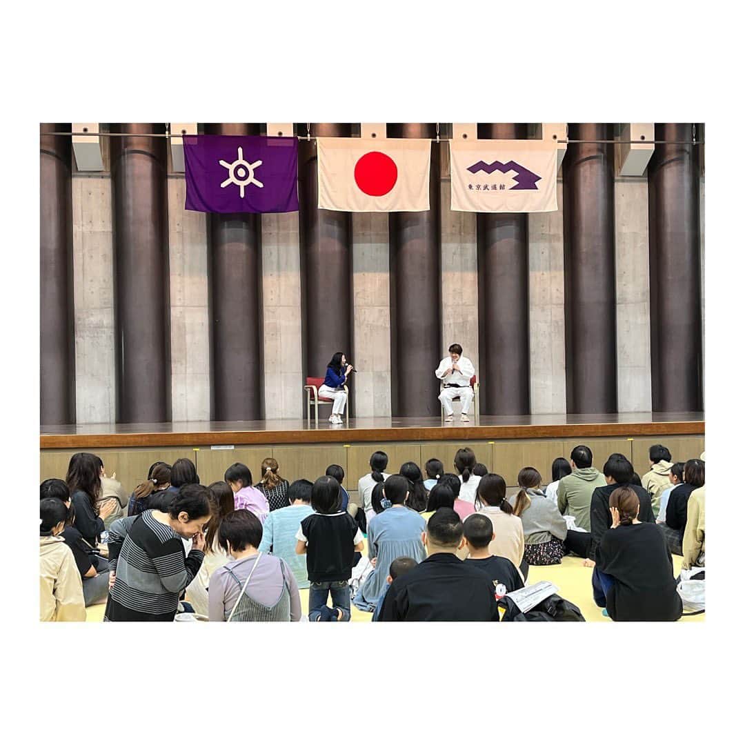 杉本美香さんのインスタグラム写真 - (杉本美香Instagram)「・ ・ スポーツの日の10月9日は、 【武道スポーツフェスティバル2023】 in東京武道館  スポーツイベントでした。  トークショーに続いて、 みやぞんさんも参加していただき、 柔道未経験の子供たちに、 柔道の受身を体験してもらいました☺️❤︎  みやぞんさんには、 エキシビジョンマッチで、 修徳高校の学生さんといざ勝負‼️  その後は、 柔道特別稽古ということで経験者の皆さんと 柔道を楽しみました🥰  そしてそして、 10年ぶりぐらいに、 ラグビーの合谷和弘さんと再会🏉 テンション上がった〜⤴️✨  最高の１日でした❤︎ ・ ・ #武道スポーツフェスティバル2023 #スポーツの日 #みやぞん　さん #未経験の子供たちが柔道に触れてくれたことが嬉しい #修徳高校柔道部 #かなりの動きっぷりに感動 #感謝 #経験者の皆さんとの交流も楽しすぎた #楽しみすぎて時間忘れた #考えたメニュー全て出来なかった笑 #参加してくれた皆さんに感謝 #抱っこシリーズ #smile😊」10月9日 23時11分 - mika__sugimoto