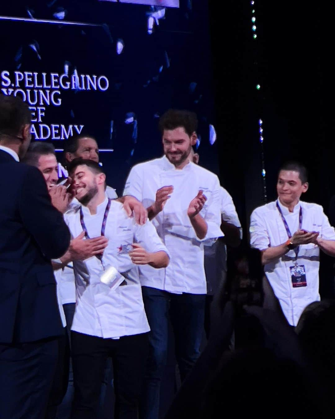 スコット・シューマンのインスタグラム：「And the winner of the S.Pellegrino Young Chef Academy Award is….. Nelson Freitas!!! Thank you so much @sanpellegrino_official for a fantastic time experiencing the excitement and energy find the next great chefs of the world! I’m so impressed by not only the young talents but by the community you brought together for this event! From Virgilio Martinez (of the #1 restaurant in the world) for the Open Letter to Massimo Bottura  to oversee the grand finale to all the super accomplished mentors and judges to guide the young chefs the human factor was top level! I also appreciated the hosting of meals in some of Milan’s most beautiful locations like the ornate Palazzo Clerici to the Grand Finale held among the Anselm Kiefer works in Hangar Bicocca. I’m not usually in the world of gourmet dining but I hope miste of these events are in my future!! Congrats to all the young chefs and thanks again @sanpellegrino_official @spyoungchefacademy」