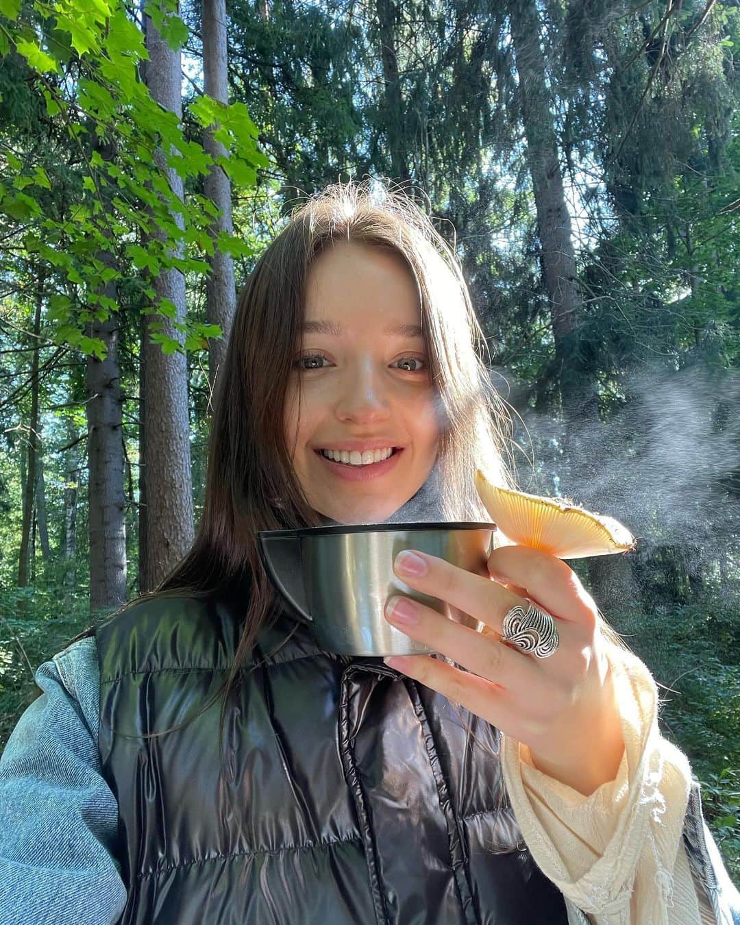 アンジェリーナ・ダニロヴァのインスタグラム：「Welcome to the magical world of mushrooms.✨ don’t swipe if you have trypophobia.」
