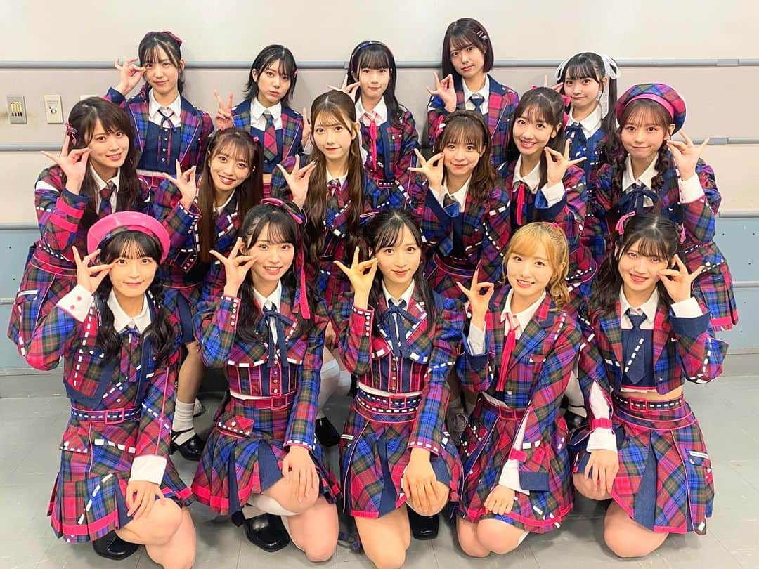 AKB48 Officialさんのインスタグラム写真 - (AKB48 OfficialInstagram)「CDTVライブ！ライブ！ 秋の3時間半SP🎊🍁🍂 ありがとうございました〜🫶🏻 ⁡ NMB48🐆とメドレーで 「アイドルなんかじゃなかったら」を 生パフォーマンスさせていただきました🎤🎀🫧 ⁡ CDTVさん @cdtv.tbs6 ⛑️💜⚡️ 放送100回おめでとうございます㊗️ ⁡ 💫出演メンバー💫 前列左から #佐藤綺星 @__aiichan.17  #山内瑞葵 @zukky_48  #小栗有以 @yuioguri_1226  #本田仁美 @10_hitomi_06  #村山彩希 @yuiri_murayama_1st ※写真集アカウント ⁡ 中央列左から #岡部麟 @beristagram_1107  #向井地美音 @___mion.m  #千葉恵里 @eriierii_1027  #倉野尾成美 @noochan_1108  #柏木由紀 @yukikashiwagi_official  #大盛真歩 @maho_usagi  ⁡ 後列左から #下尾みう @miumiu1343  #大西桃香 @momo0920_official  #橋本恵理子 @eriko_hashimoto_  #小田えりな @odenchannn  #山﨑空 @sora_yamazaki17  ⁡ #AKB48 #アイドルなんかじゃなかったら #NMB48 #渚サイコー ！ #cdtvライブライブ #cdtv」10月9日 23時37分 - akb48