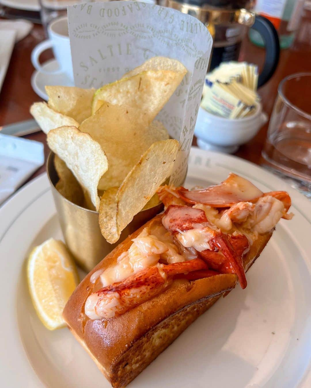 Kathryn Bernardoのインスタグラム：「I lob a great lobster sandwich 🦞 🫢」