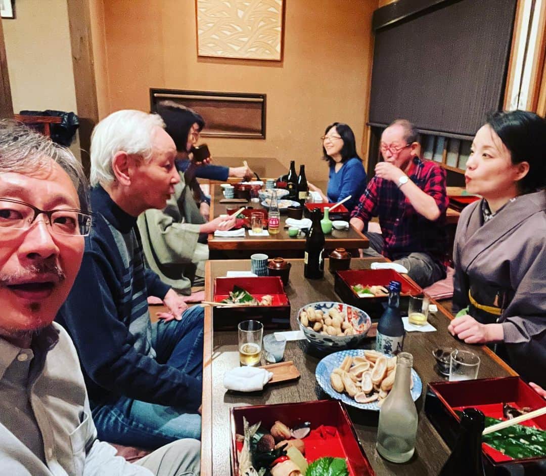 松尾貴史さんのインスタグラム写真 - (松尾貴史Instagram)「関まちなか寄席、「柳家三三独演会」にゲストで出演、一席申し上げました。  今回はコロナ諸々の影響によって数年ぶりの出演で、お越しのお客様の中に俳優の近藤正臣さんがおられ、曽祖父の近藤正慎ゆかりの「舌切茶屋」が関連の「はてなの茶碗」を。  最高のお客様、296人予約の、お一人も欠席なしのパーフェクト、暖かいノリですこぶる楽しゅうございました！  ご来場、有難うございます。  #関まちなか寄席 #そば切り助六 #柳家三三 #浅野美希 #宮戸川 #悋気の独楽 #はてなの茶碗 #茶金 #松尾貴史」10月9日 23時43分 - kitsch.matsuo