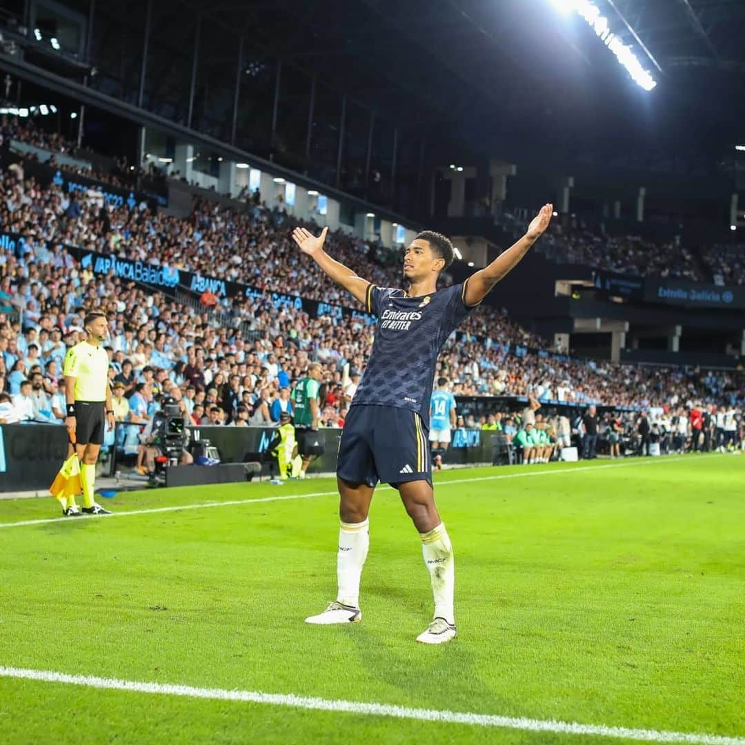 F2Freestylersさんのインスタグラム写真 - (F2FreestylersInstagram)「@judebellingham 🤩  10 GAMES 10 GOALS 1 ICONIC CELEBRATION  An incredible start to his @realmadrid career. 🤍  #jb #jude #rmcf #madrid #england #football」10月9日 23時52分 - thef2