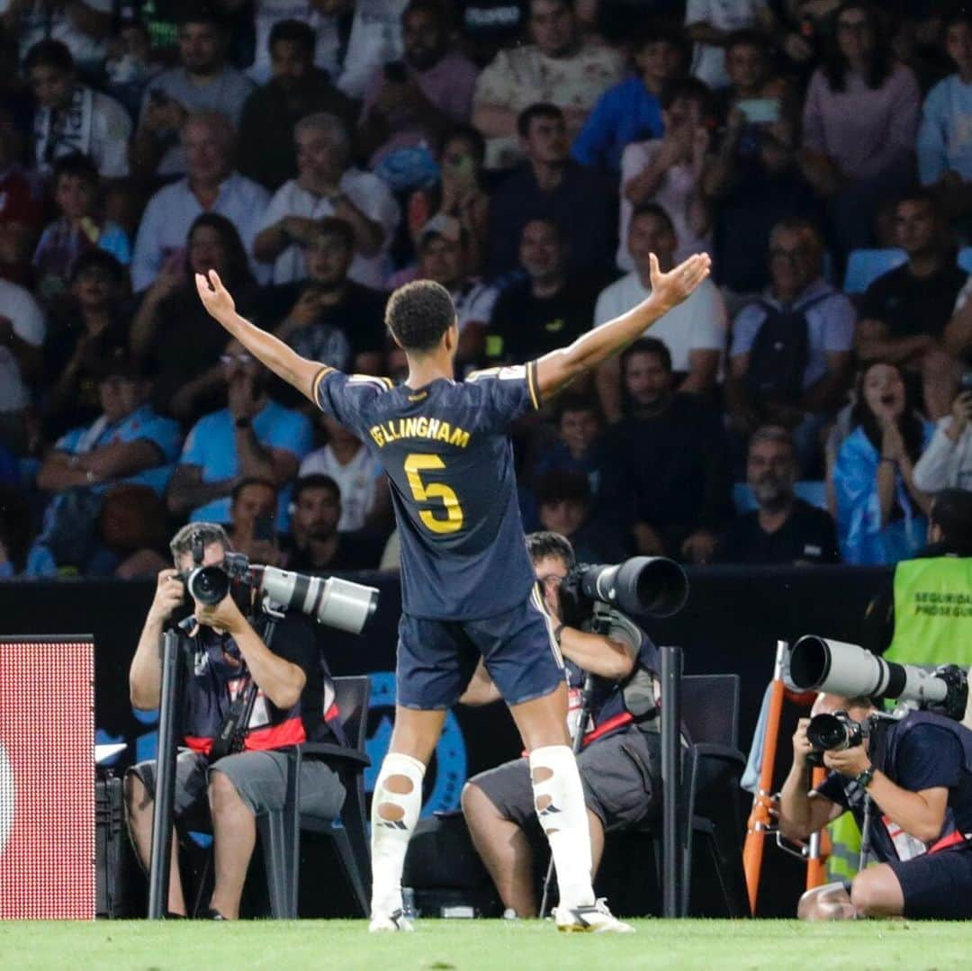 F2Freestylersさんのインスタグラム写真 - (F2FreestylersInstagram)「@judebellingham 🤩  10 GAMES 10 GOALS 1 ICONIC CELEBRATION  An incredible start to his @realmadrid career. 🤍  #jb #jude #rmcf #madrid #england #football」10月9日 23時52分 - thef2