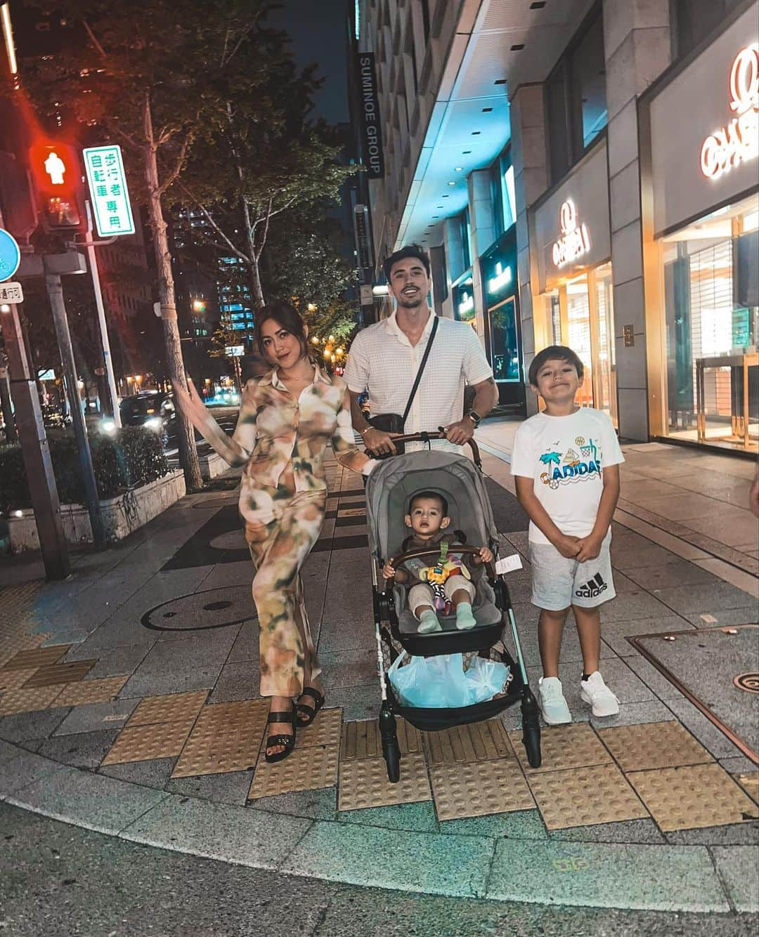 ジェシカ・イスカンダルさんのインスタグラム写真 - (ジェシカ・イスカンダルInstagram)「Term break in Dotonburi, Osaka Japan. ❤️🥰😘 #jedar #viver #elbarack #donverhaag #jepang #japan #osaka #dotonburi #fyp #trip」10月9日 23時50分 - inijedar