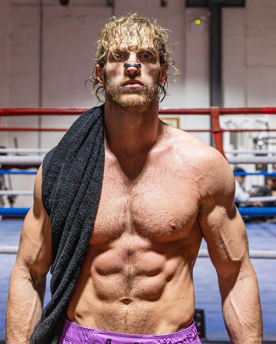 ローガン・ポールのインスタグラム：「IT’S FIGHT WEEK! 10/10 training camp powered by @drinkprime 👊🏼  watch me beat this coward to a pulp this Saturday 10/14 on the PRIME card DAZN PPV —> DAZN.com @daznboxing」