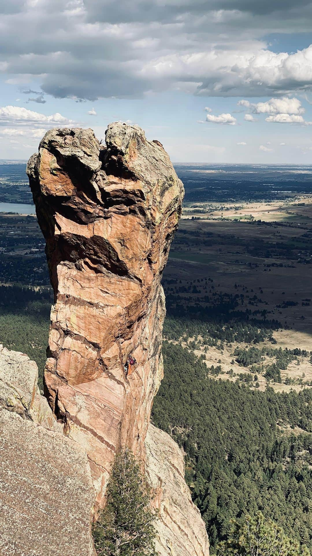 サッシャ・ディギーリアンのインスタグラム：「The Maiden - 🧗‍♀️  #climbing  🎥 @scottcrady clip: been working on a big new project that I can tell you more about soon! #boulder」