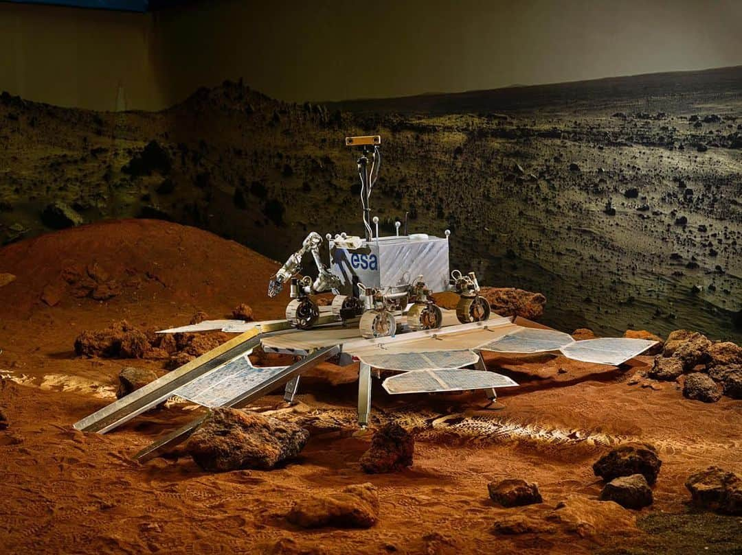 thephotosocietyのインスタグラム：「Photo by @paoloverzone |: ESTEC, the European Space Research and Technology Centre, part of the  @europeanspaceagency, in Noordwijk, Netherlands, where 2,500 staff are involved in pioneering work. With its "Mars yard," the Planetary Robotics Lab engineers robots to roam the moon’s and Mars’s surface, where a rocky landscape requires specialized locomotion and navigation.  Follow @paoloverzone for more images and stories.」