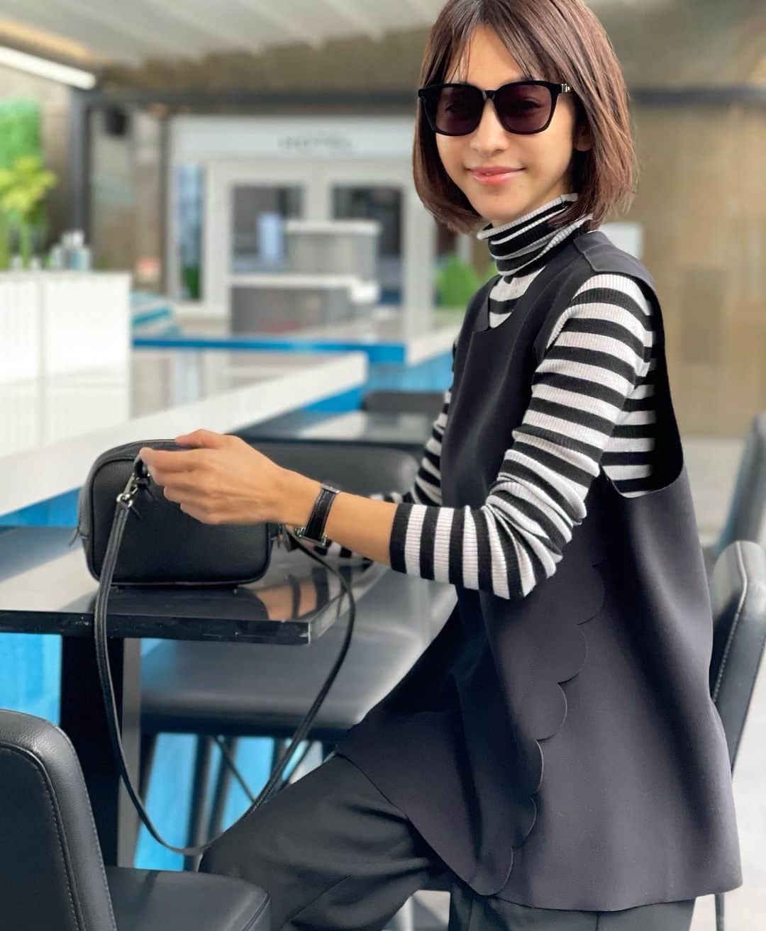 木本泉のインスタグラム：「- 旅行中はノーメイクで過ごしてますw  だからかな？ お肌の調子が戻ってきました！  いつもの韓方とビタミンとプロポリスのサプリメントも飲み始めて、疲れ知らず。目が開きます👀  不思議。 休みだから疲れてないのかな？w そんな事もないはず。  最近、同年代の友達と話すとこぞって皆んな疲労の話になります。  美容も大切ですが健康あっての事😌 40過ぎると色んな事に気を遣わないとですね😅」