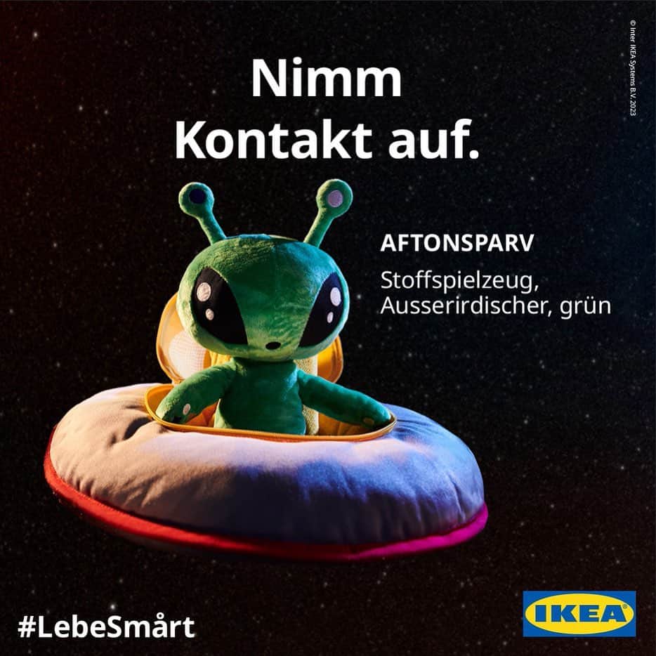 IKEA Austriaのインスタグラム：「Dieses Alien war schonmal hier! 👽Denn es besteht aus recycelten PET-Flaschen. Also ideal für kleine Weltraumfans. 🛸 #LebeSmårt #IKEAat #ikeaaustria #AFTONSPARV #collection」