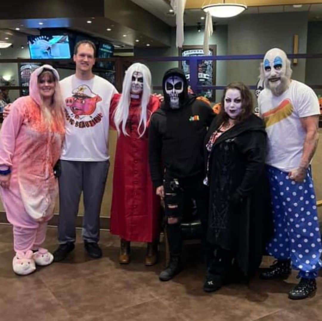 ロブ・ゾンビのインスタグラム：「Last night’s screenings of HOUSE OF 1000 CORPSES was a smashing success! 🎃 Thanks to all the Corpse-heads who showed up last night. 🎃 If you missed out we are having another nationwide screening on October 11th. 🎃#houseof1000corpses #robzombie」