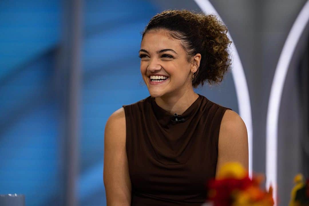ローリー・ヘルナンデスさんのインスタグラム写真 - (ローリー・ヘルナンデスInstagram)「idk why they keep letting me in here! (I’m happy about it) - @photonate @todayshow」10月10日 0時45分 - lauriehernandez