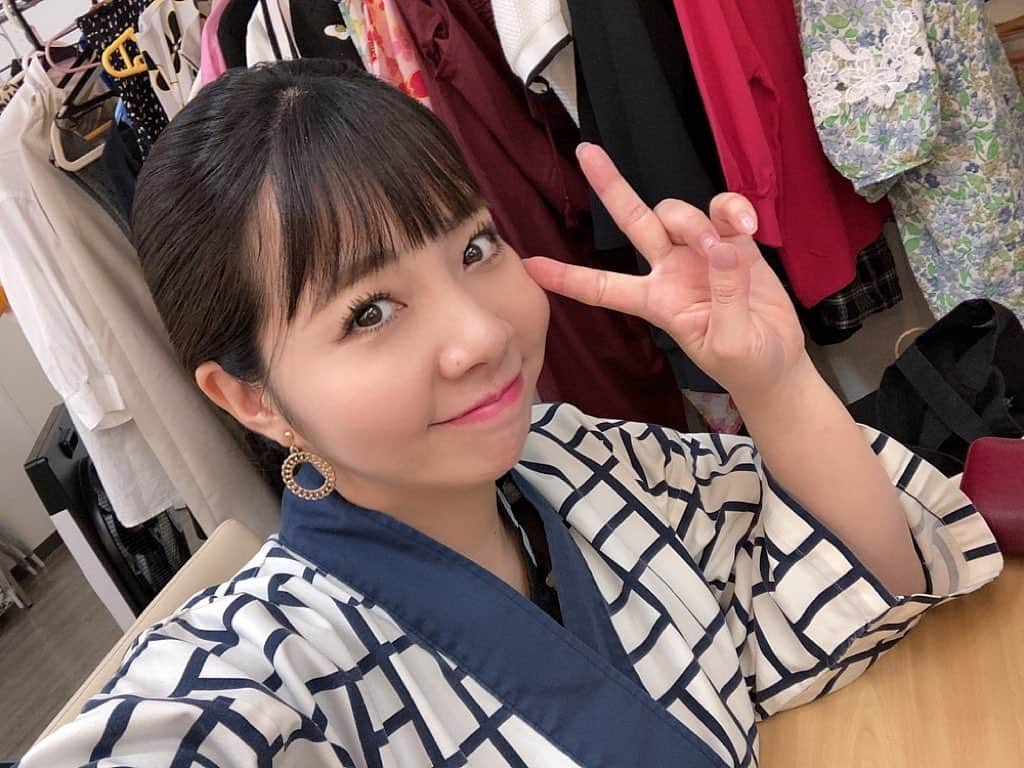 前田まみのインスタグラム：「新喜劇まつり2023 ありがとうございました！！  新喜劇のアイドルユニット秘蔵っ子の「オレたちゃ秘蔵っ子」でスタートしたお祭り🎉(今この投稿で流れてるから聴いてね🥰) パラパパッパパ 〜パラパパッパパ〜耳に残る〜〜♡  私は岳夫さんとモロさんと、オンライン配信のMCをさせていただきました🎤✨ すごかったーー！！！ 入場前からお出迎え、皆さんの笑顔が見られて嬉しかったです。  そしてケータリングでは寛平GMと奥様からカレー🍛が✨🤭 とっても美味しかったです！！  さて！来年は出演できるのか？！！ の為に、今自分が出来ることをがんばります🔥   #新喜劇まつり2023  #信濃岳夫 さん  #諸見里大介 さん  #秘蔵っ子」