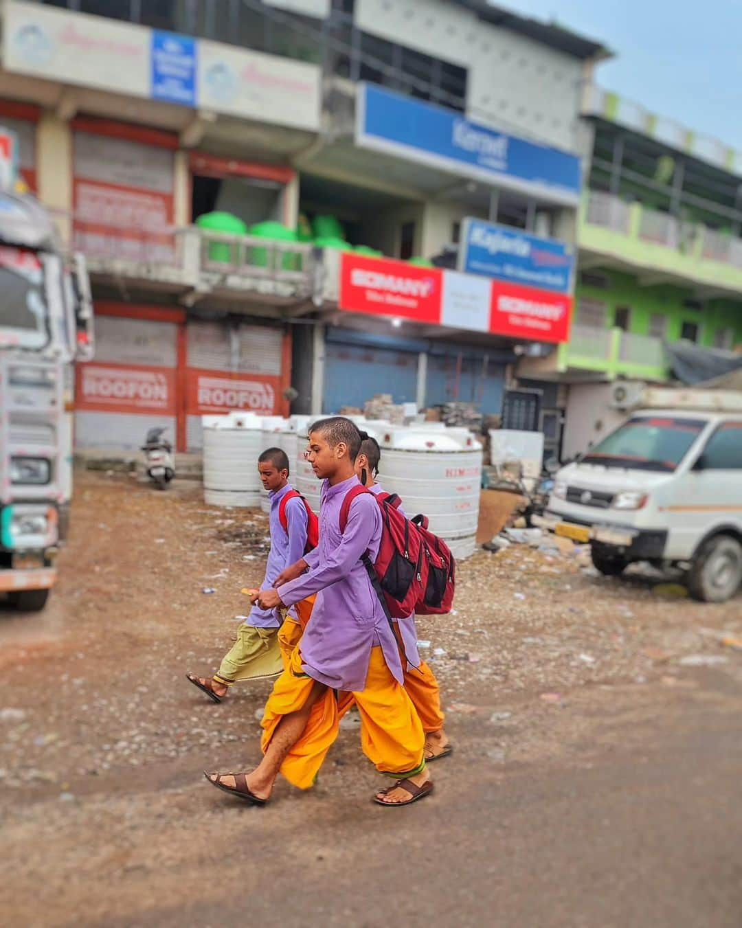 Nikonさんのインスタグラム写真 - (NikonInstagram)「Colorful Post Cards From Rishikesh  #rishikesh #lakshmanjhula #uttarakhand #rishikeshtrip #s22ultra #shotonsamsung」10月10日 0時39分 - the.annette.stories