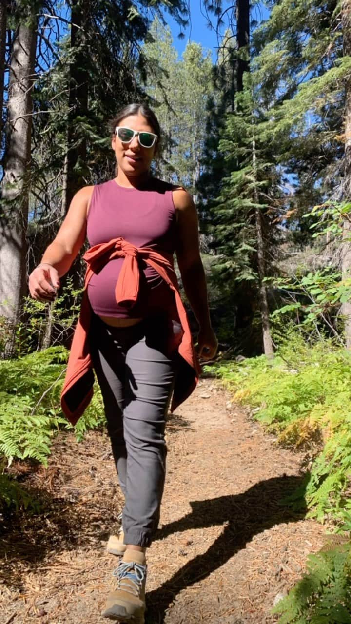 ミーガン・マーチンのインスタグラム：「Got in a nice hiking day in my @prana ReZion’s! Fun to see the signs of fall coming in and getting all the fresh air! I was only super out of breath a few times 😂! #InMyZions #prAnaPartner #prAnaAdventurer」