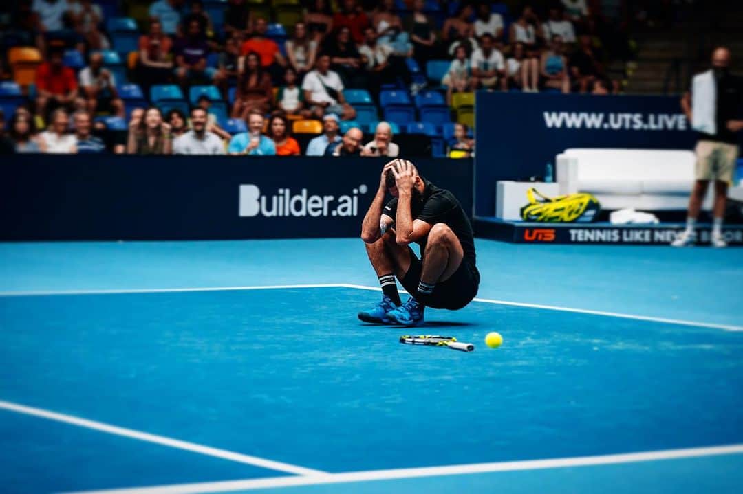 ブノワ・ペールのインスタグラム：「Période un peu plus compliquée, je me sens pas bien dans la tête en ce moment quand je rentre sur un court de tennis.. Ça arrive, à moi de trouver des solutions pour prendre du plaisir à nouveau.. ✔️」