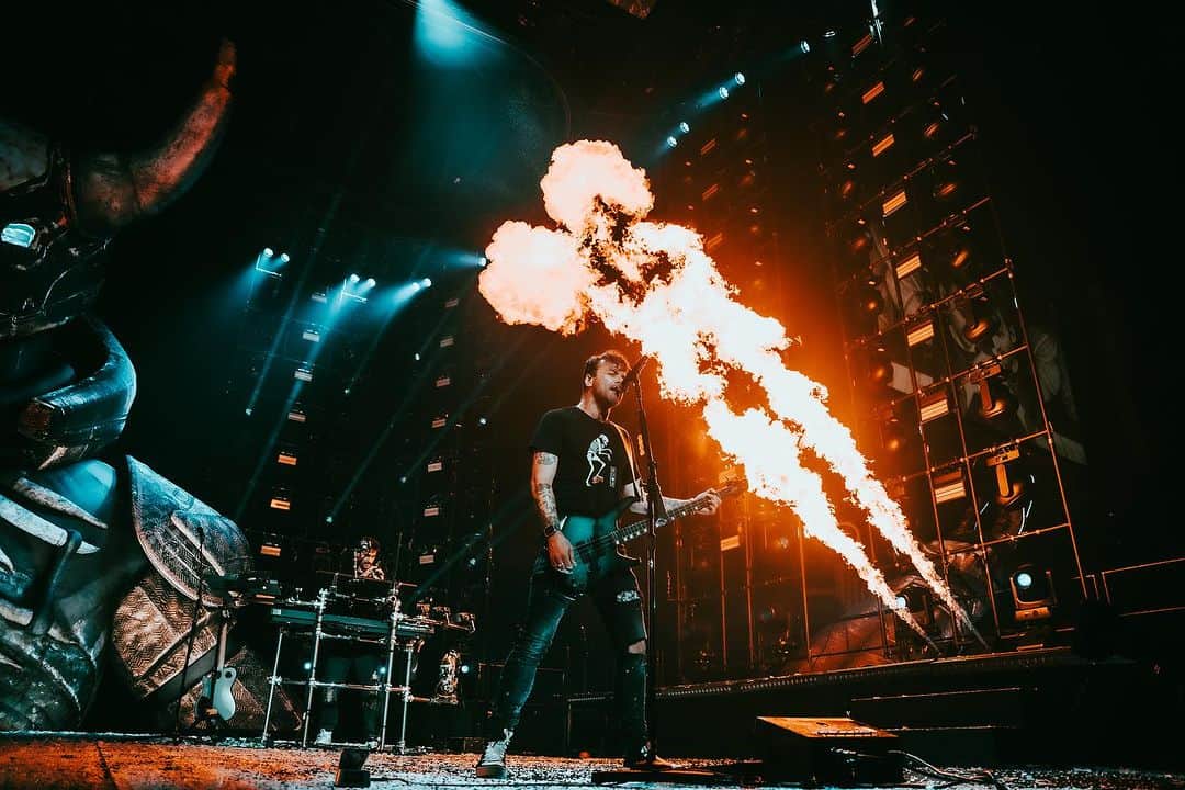 MUSEさんのインスタグラム写真 - (MUSEInstagram)「This last run of shows has been amazing. Thanks to all our fans in the UK and Dublin for making them so special 🔥 Mexico we'll see you in a month for @hellandheavenfest 🇲🇽 📷 @federicaburellii」10月10日 0時44分 - muse